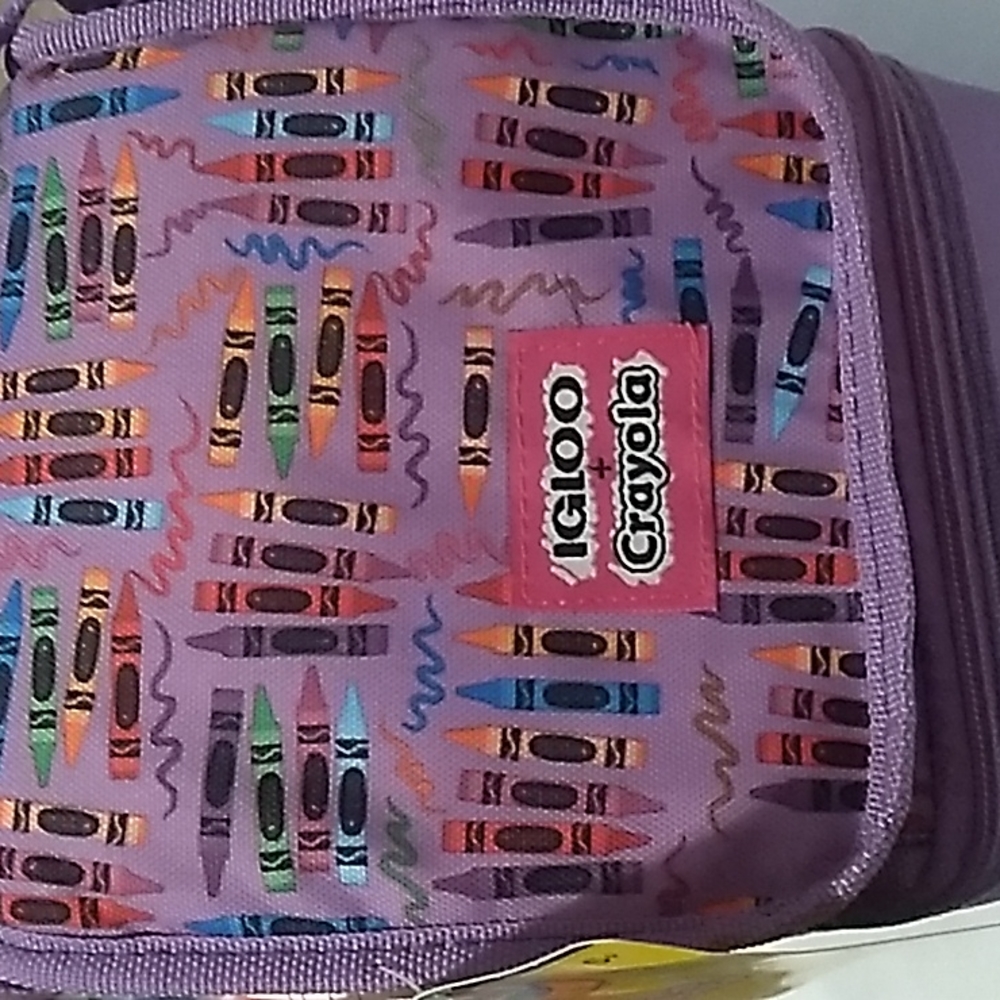 Crayola Insulated Sandwich keeper w bonus pencils